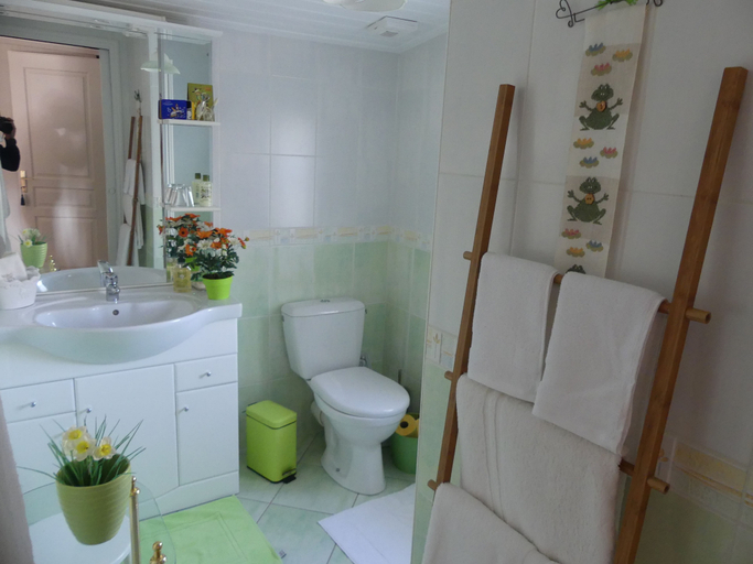 Bathroom, Chambre d'hôte Blanche Pierre B&B, Vendée