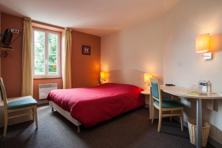 Bedroom 3, Logis Hotel Le Lion D'or Manzac, Dordogne