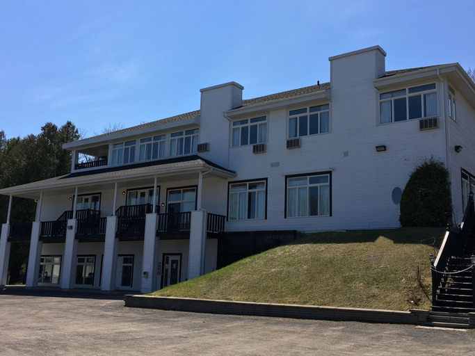 Exterior & Views 2, Hôtel Au Petit Berger, Charlevoix-Est