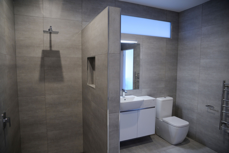Bathroom 4, Relbia Lodge, Launceston - Pt B
