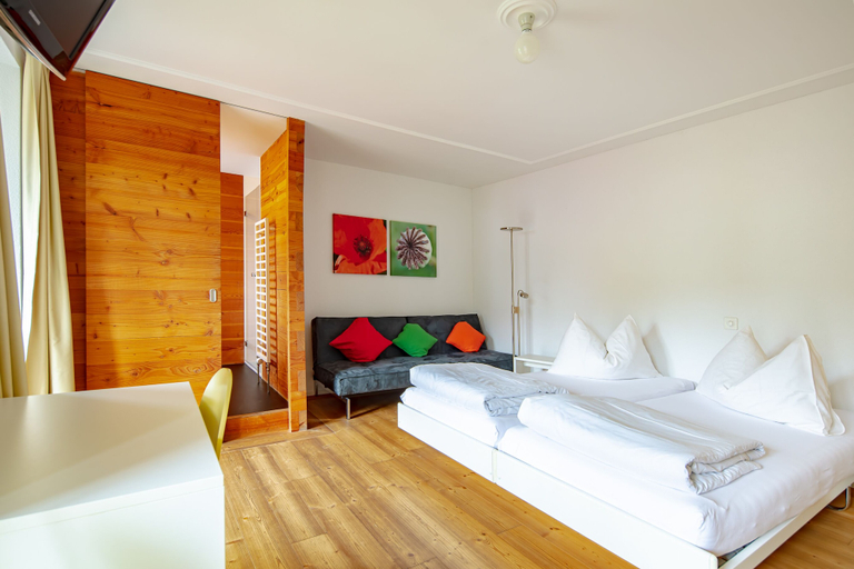 Bedroom 4, Vallatscha, Surselva