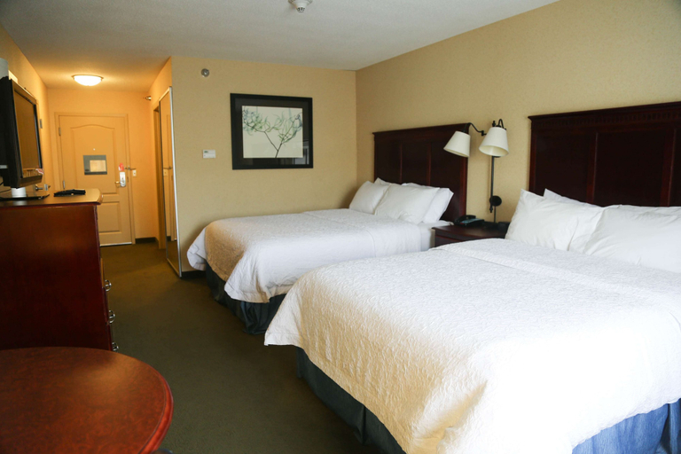 Bedroom 3, Hampton Inn Morehead , Rowan