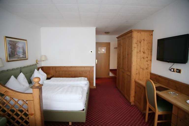Bedroom 3, Alpen Hotel Vidi, Trento