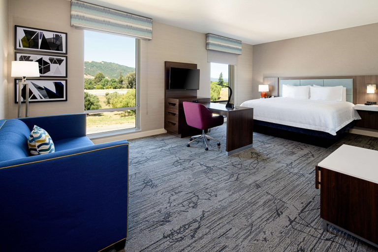 Bedroom 3, Hampton Inn & Suites Gilroy, Santa Clara