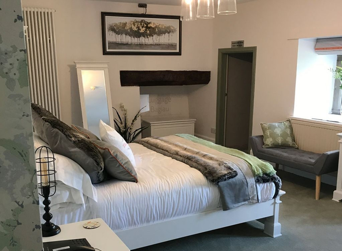 Bedroom 3, The Great House Hotel & Restaurant, Bridgend