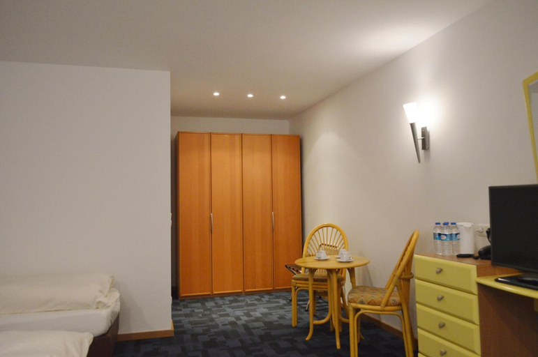 Bedroom 3, Hotel B8 Voerde, Wesel