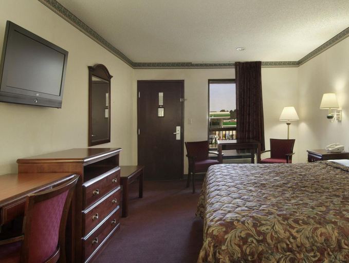 Bedroom 3, Days Inn by Wyndham Bainbridge, Decatur