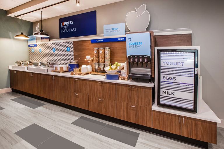 Food & Drinks 4, Holiday Inn Express & Suites BYRON by IHG, Peach