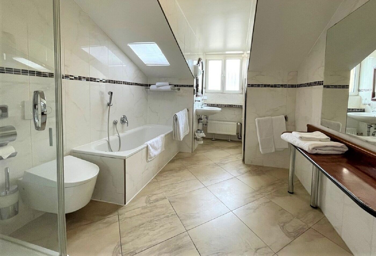 Bathroom 5, Hotel am Kochbrunnen, Wiesbaden