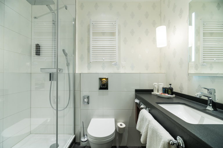 Bathroom 5, Schlosshotel Weyberhöfe, Aschaffenburg