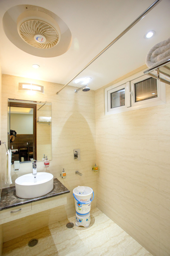 Bathroom 4, Hotel Tara Palace Daryaganj, Delhi