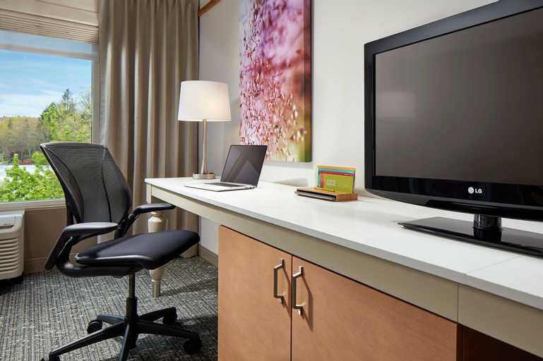Bedroom 3, Hilton Garden Inn Portland/Lake Oswego, Clackamas