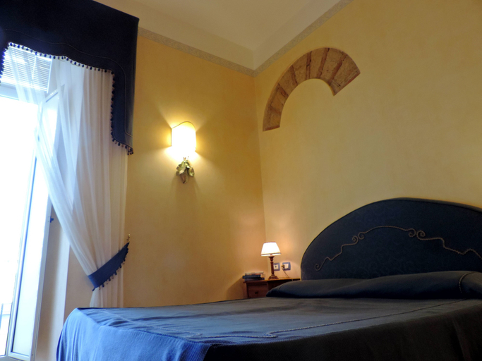 Bedroom 4, Bonapace Porta Nolana B&B, Napoli