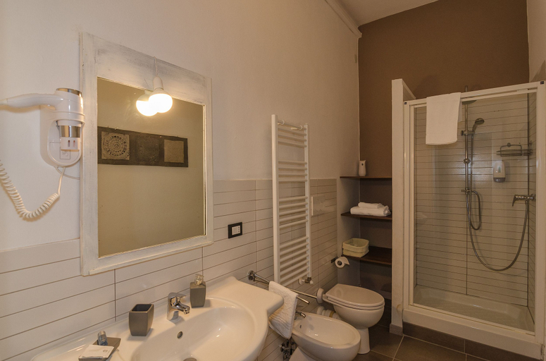 Bathroom 4, 7 Rooms, Pisa