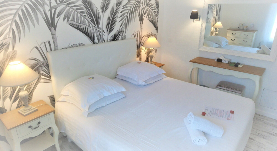 Bedroom 5, Les Jardins de Bormes, adult-only hotel with sauna & jacuzzi, Var
