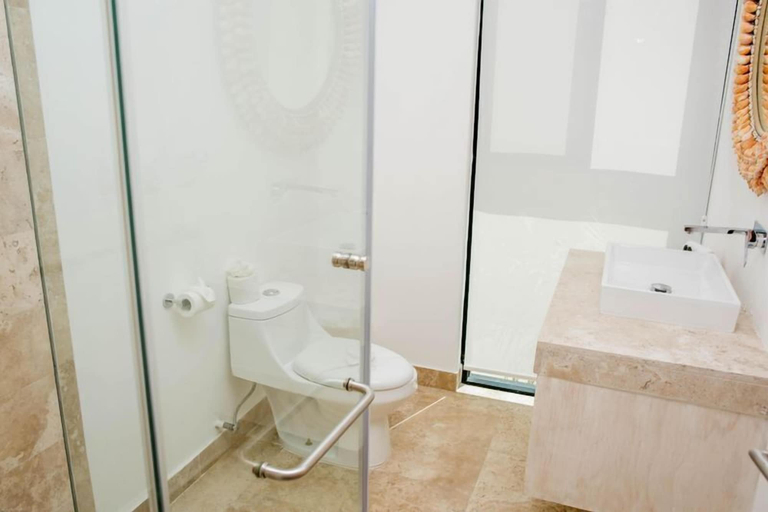 Bathroom 4, Encanto 301, Cozumel