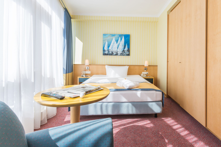 Bedroom 3, Strand-Hotel Hübner, Rostock