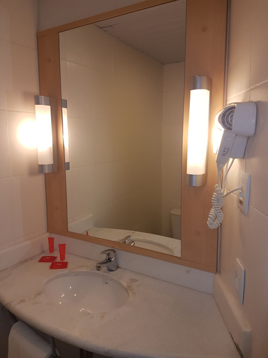 Bathroom 4, ibis Sertaozinho, Sertaozinho