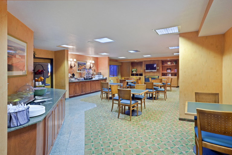 Food & Drinks 4, Ramada by Wyndham Kent Seattle Area, King