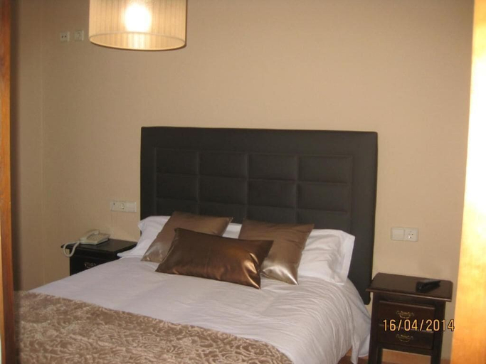Bedroom 3, Hotel Entremontes, Asturias
