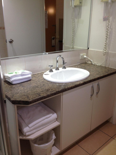Bathroom 5, Albury Regent Motel, Albury