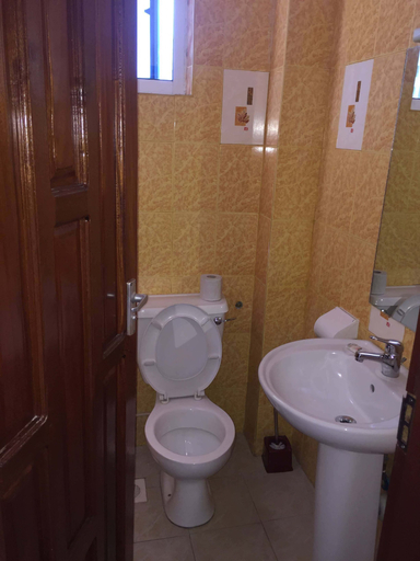 Bathroom 4, Checkpoint Inn, Nyali