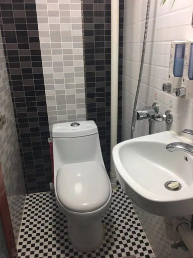 Bathroom 5, Hang Ho Hostel, Kowloon