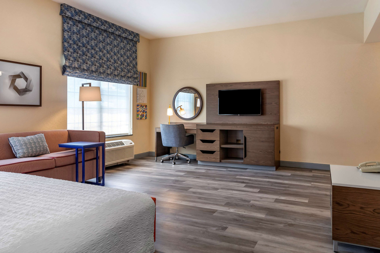 Bedroom 3, Hampton Inn Norco-Corona-Eastvale, Riverside