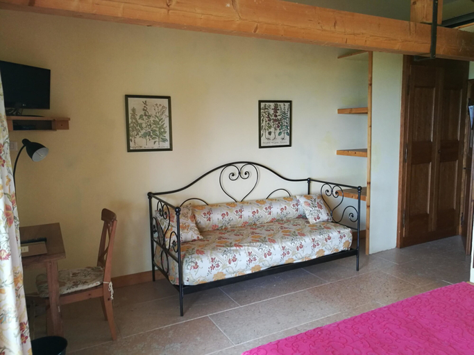 Bedroom 3, Costa degli Ulivi, Verona