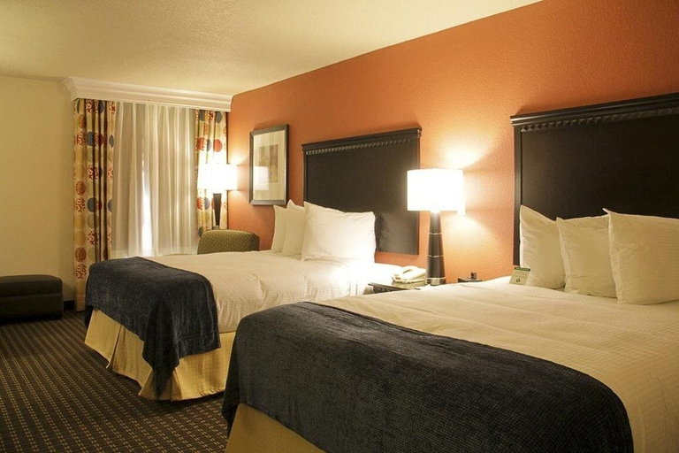 Bedroom 3, Decatur Conference Center & Hotel, Macon