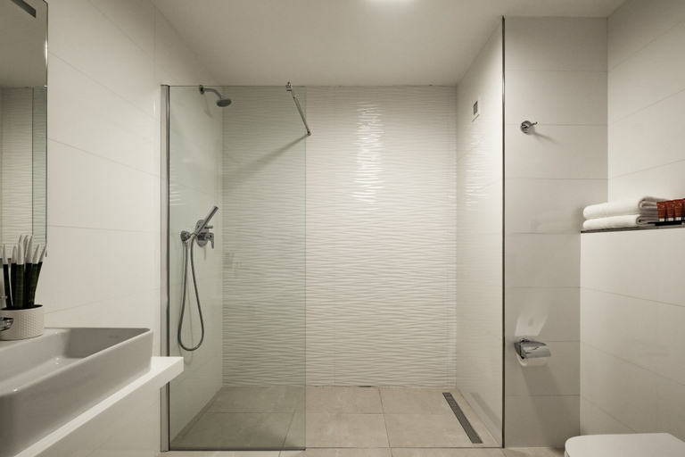 Bathroom 5, Mayflower Hotel, Saint Paul's Bay