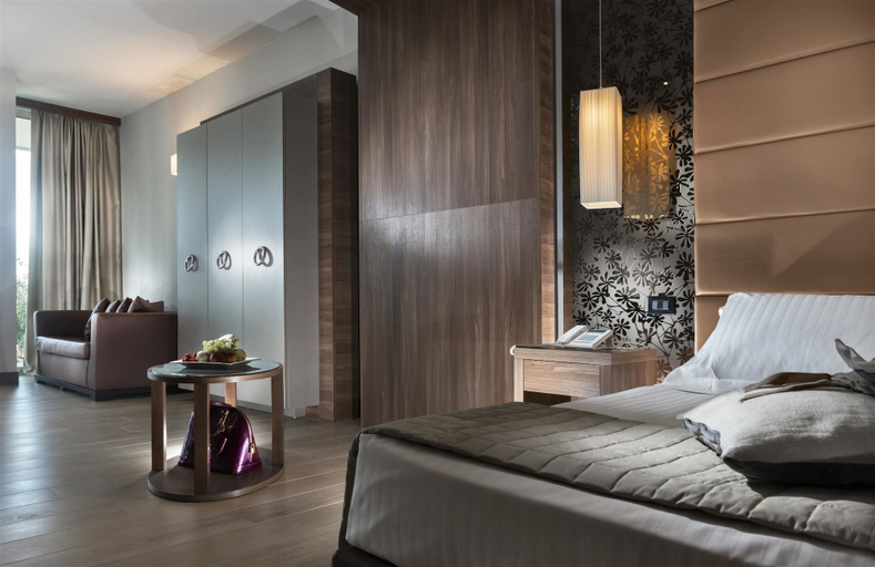 Bedroom 3, Waldorf Suite Hotel, Rimini