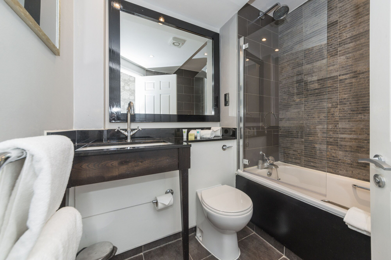 Bathroom 3, Warbrook House Heritage Hotel, Hampshire