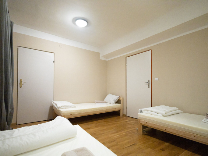 Bedroom 2, Casa De Wawa - Hostel, Warsaw