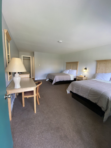 Bedroom 3, SunView Motel, Greene