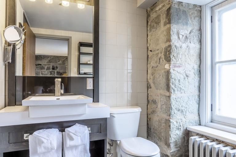 Bathroom 5, Hotel Louisbourg, Communauté-Urbaine-de-Québec