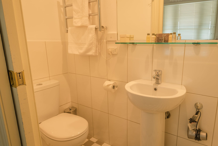 Bathroom 4, Glencoe Country B&B, Kentish