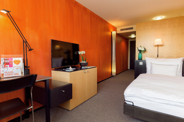 Bedroom 3, Seedamm Plaza, Höfe