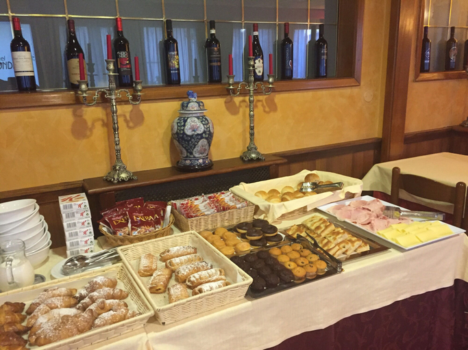 Food & Drinks 5, Hotel Mondial, Genova