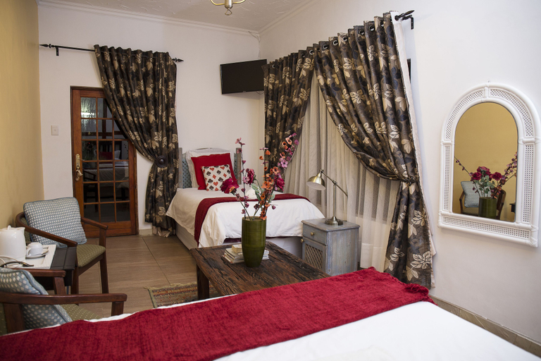 Bedroom 2, Blue Mango Lodge, Ekurhuleni