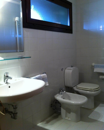 Bathroom 5, Hotel Due Mori, Padua