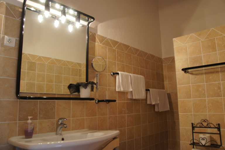 Bathroom 5, Hotel le Manoir du Raveyron, Ardèche