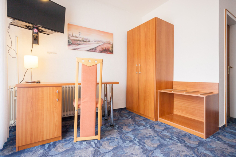Bedroom 4, TM Hotel Dortmund Airport, Unna