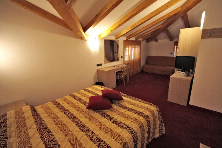 Bedroom 3, Nature Bio Hotel Elite, Trento