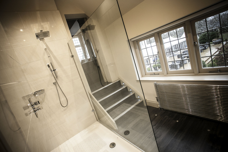 Bathroom 3, Hogarths Hotel, Solihull