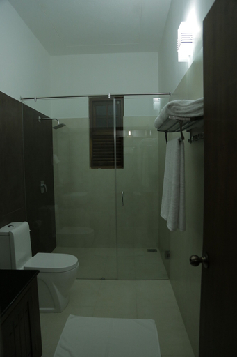 Bathroom 5, Tamarind Tree Hotel, Thissamaharama