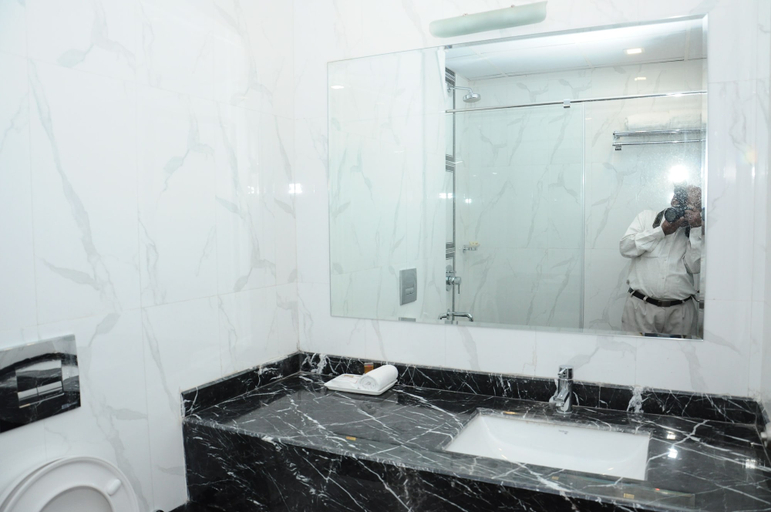 Bathroom 4, Chandra Imperial, Jodhpur