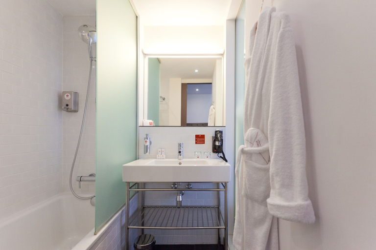 Bathroom 3, AZIMUT Hotel Tulskaya Moscow, Central