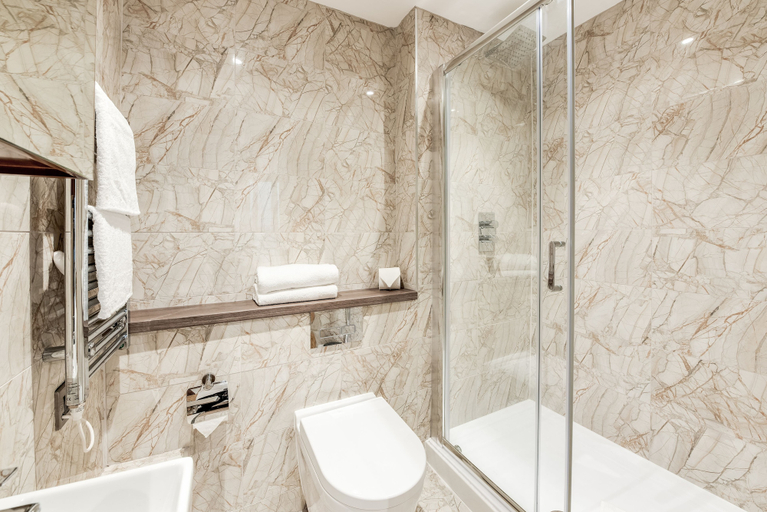 Bathroom 4, Terlon Apartments, Sefton