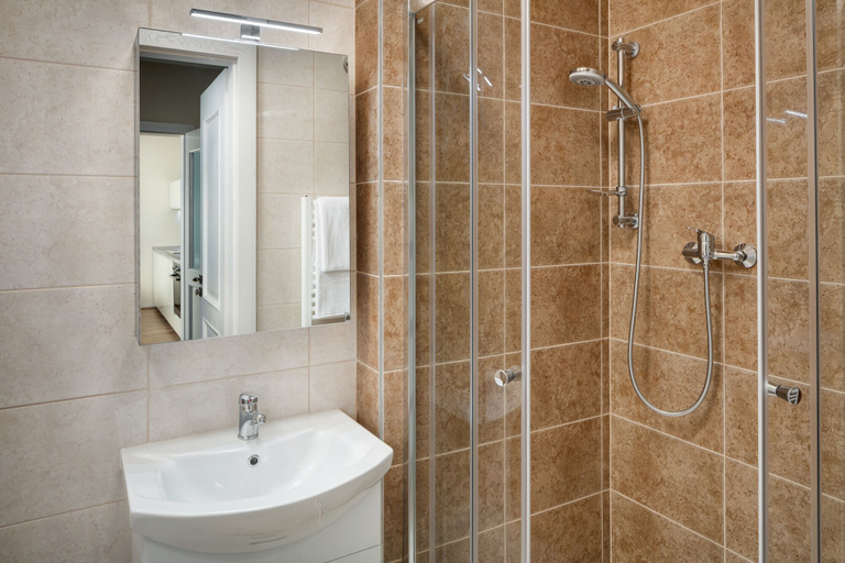 Bathroom 5, Louren Apartments, Praha 7